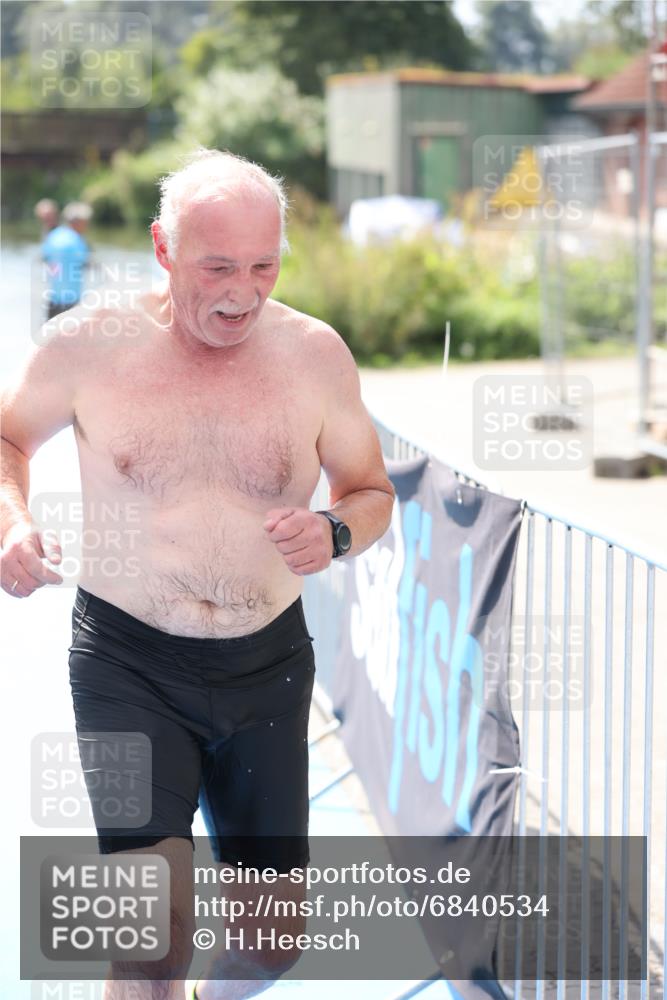 25.08.2024 - Elbe Triathlon Hamburg H.Heesch http://msf.ph/oto/6840534 25.08.2024 14:08:26 Schwimmen  meine-sportfotos.de