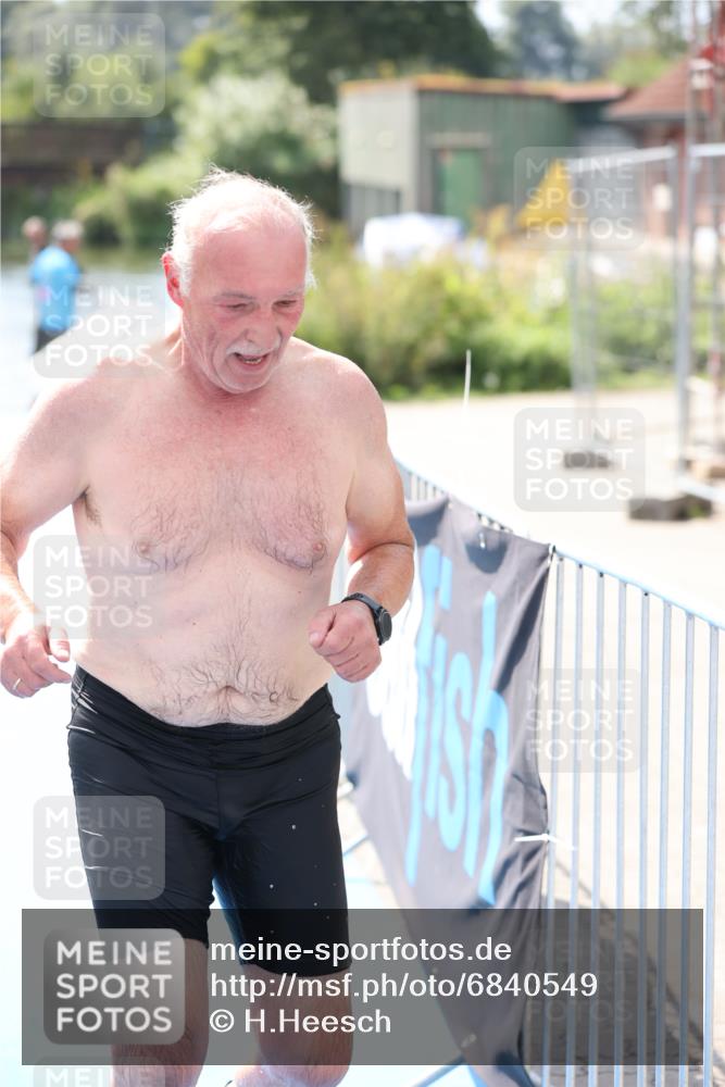 25.08.2024 - Elbe Triathlon Hamburg H.Heesch http://msf.ph/oto/6840549 25.08.2024 14:08:26 Schwimmen  meine-sportfotos.de