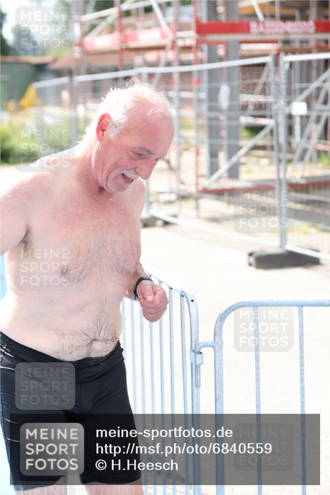 25.08.2024 - Elbe Triathlon Hamburg H.Heesch http://msf.ph/oto/6840559 25.08.2024 14:08:26 Schwimmen  meine-sportfotos.de