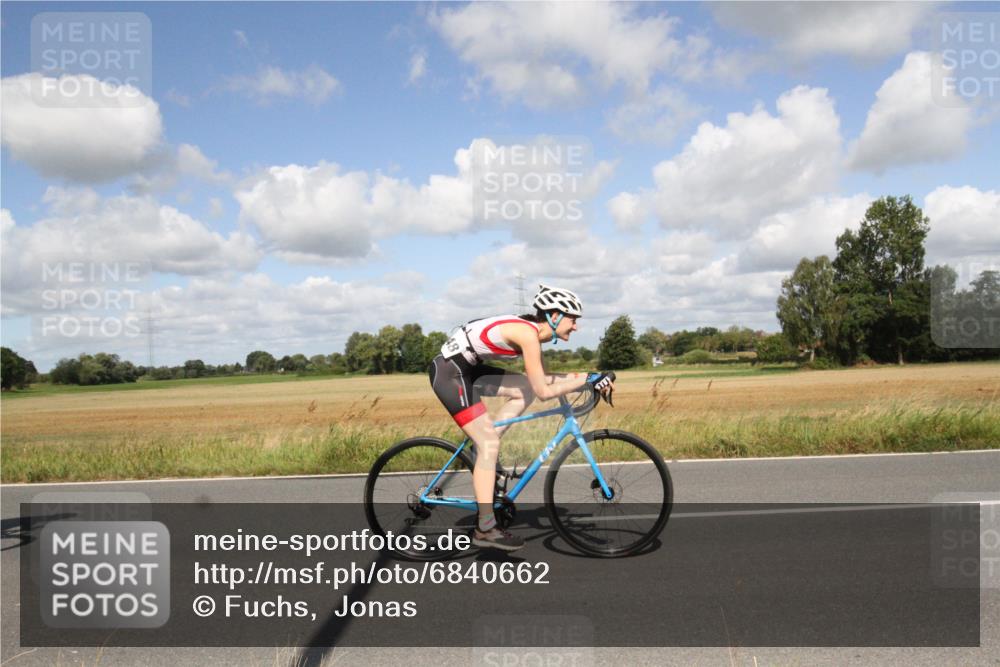 25.08.2024 - Elbe Triathlon Hamburg Fuchs,  Jonas http://msf.ph/oto/6840662 25.08.2024 11:09:37 Radfahren 1579, 1537, 1617, 1648, 1480 meine-sportfotos.de