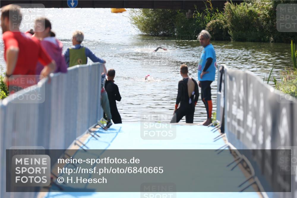 25.08.2024 - Elbe Triathlon Hamburg H.Heesch http://msf.ph/oto/6840665 25.08.2024 14:32:48 Schwimmen  meine-sportfotos.de