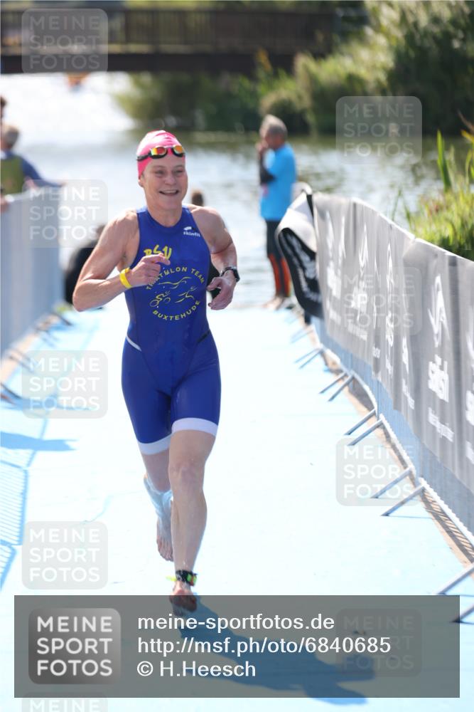 25.08.2024 - Elbe Triathlon Hamburg H.Heesch http://msf.ph/oto/6840685 25.08.2024 14:33:14 Schwimmen  meine-sportfotos.de