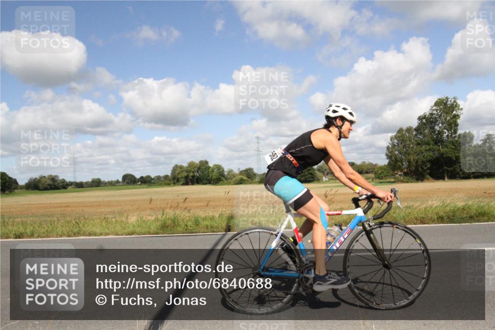 25.08.2024 - Elbe Triathlon Hamburg Fuchs,  Jonas http://msf.ph/oto/6840688 25.08.2024 11:09:51 Radfahren 1562 meine-sportfotos.de