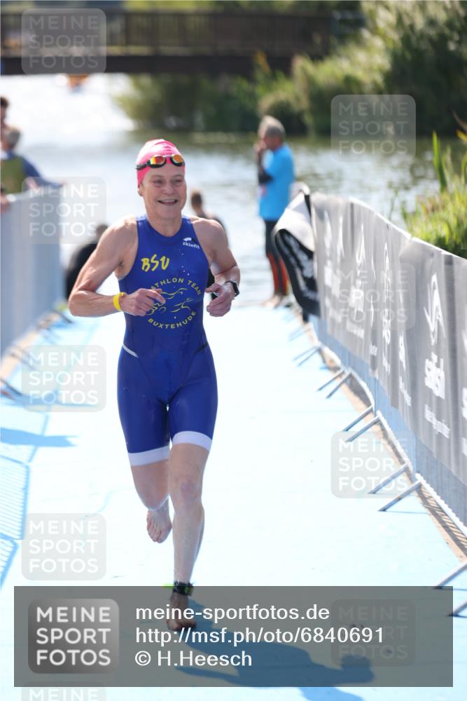 25.08.2024 - Elbe Triathlon Hamburg H.Heesch http://msf.ph/oto/6840691 25.08.2024 14:33:14 Schwimmen  meine-sportfotos.de