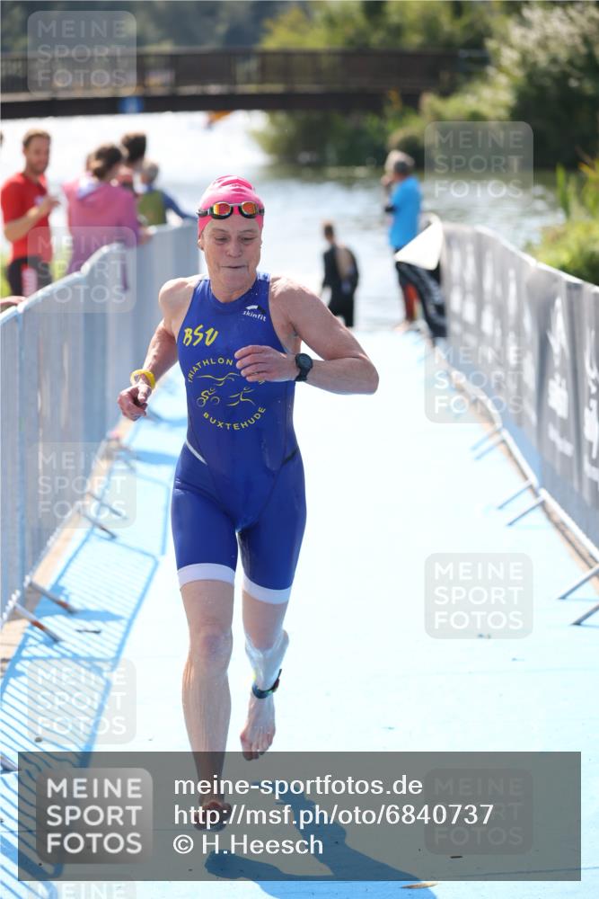 25.08.2024 - Elbe Triathlon Hamburg H.Heesch http://msf.ph/oto/6840737 25.08.2024 14:33:15 Schwimmen  meine-sportfotos.de