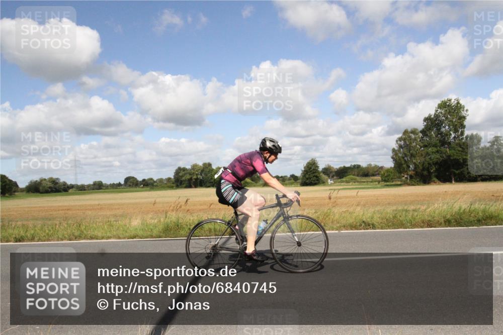 25.08.2024 - Elbe Triathlon Hamburg Fuchs,  Jonas http://msf.ph/oto/6840745 25.08.2024 11:10:15 Radfahren 1655, 1546, 1519 meine-sportfotos.de