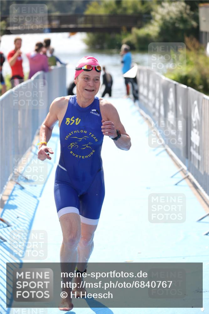 25.08.2024 - Elbe Triathlon Hamburg H.Heesch http://msf.ph/oto/6840767 25.08.2024 14:33:15 Schwimmen  meine-sportfotos.de