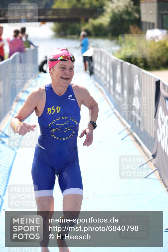 25.08.2024 - Elbe Triathlon Hamburg H.Heesch http://msf.ph/oto/6840798 25.08.2024 14:33:16 Schwimmen  meine-sportfotos.de
