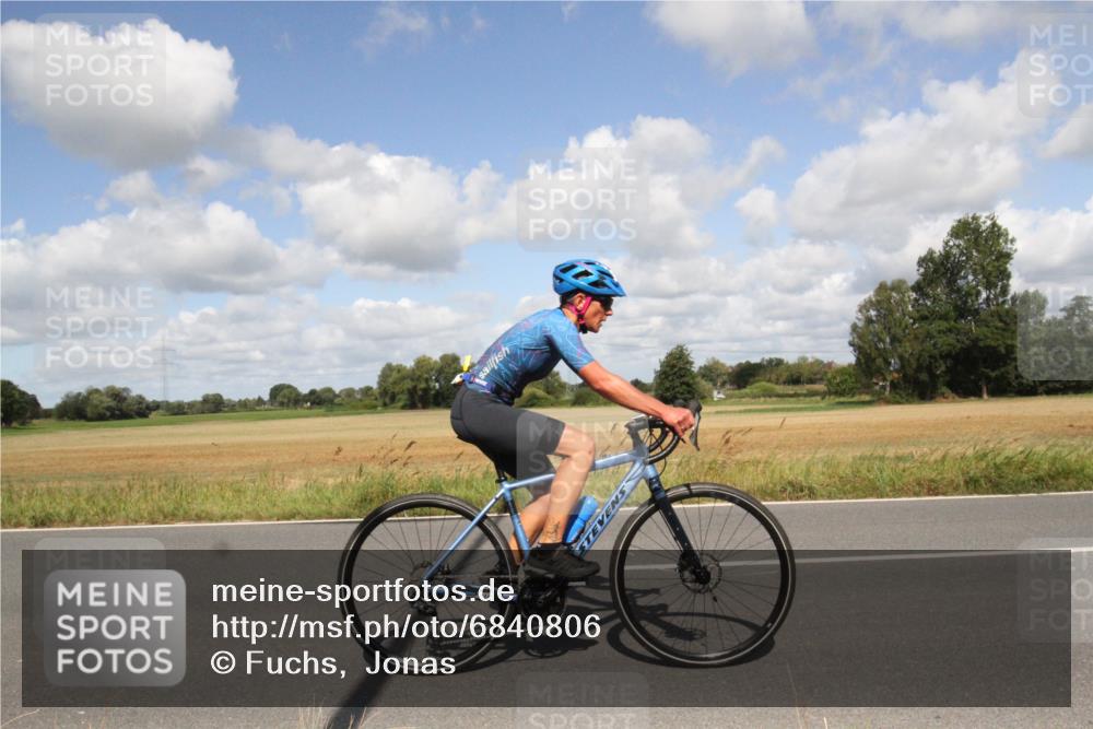 25.08.2024 - Elbe Triathlon Hamburg Fuchs,  Jonas http://msf.ph/oto/6840806 25.08.2024 11:10:29 Radfahren 1475, 1591, 1547, 1559, 1571, 1521 meine-sportfotos.de