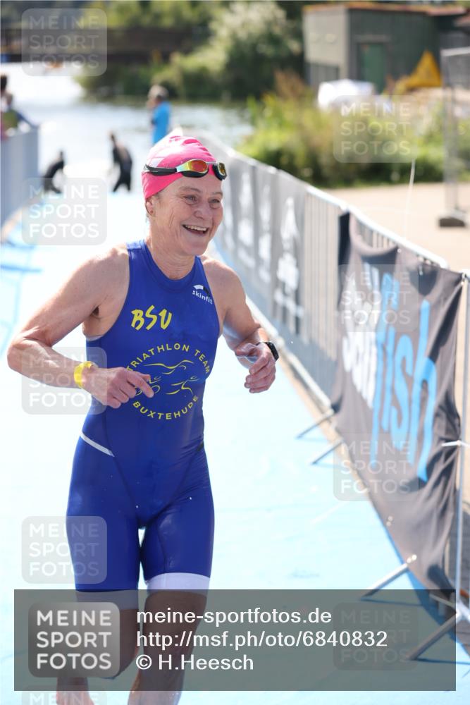 25.08.2024 - Elbe Triathlon Hamburg H.Heesch http://msf.ph/oto/6840832 25.08.2024 14:33:16 Schwimmen  meine-sportfotos.de