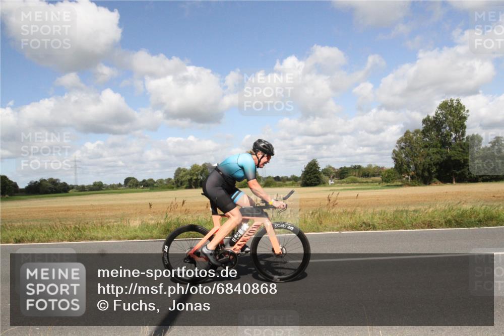 25.08.2024 - Elbe Triathlon Hamburg Fuchs,  Jonas http://msf.ph/oto/6840868 25.08.2024 11:10:48 Radfahren 1718, 1715, 1529, 791, 1597, 1556 meine-sportfotos.de