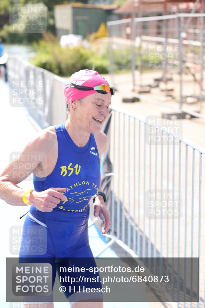 25.08.2024 - Elbe Triathlon Hamburg H.Heesch http://msf.ph/oto/6840873 25.08.2024 14:33:16 Schwimmen  meine-sportfotos.de