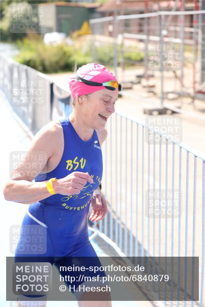 25.08.2024 - Elbe Triathlon Hamburg H.Heesch http://msf.ph/oto/6840879 25.08.2024 14:33:16 Schwimmen  meine-sportfotos.de