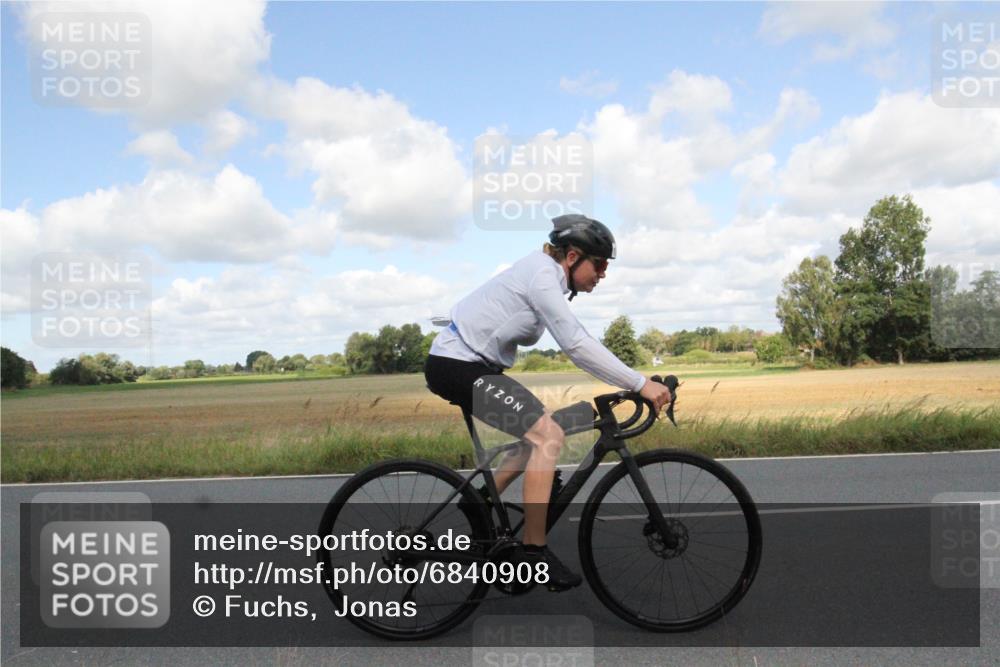 25.08.2024 - Elbe Triathlon Hamburg Fuchs,  Jonas http://msf.ph/oto/6840908 25.08.2024 11:11:08 Radfahren 1501, 1544 meine-sportfotos.de