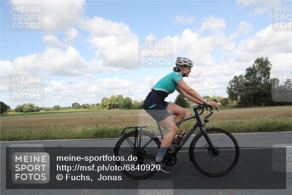 25.08.2024 - Elbe Triathlon Hamburg Fuchs,  Jonas http://msf.ph/oto/6840920 25.08.2024 11:11:24 Radfahren 1479, 1676 meine-sportfotos.de