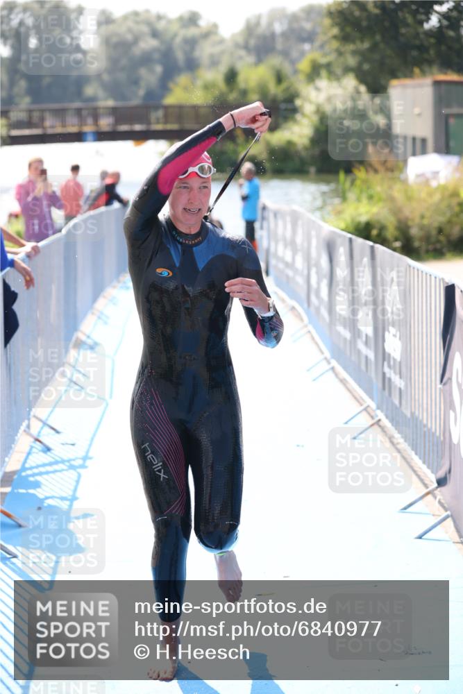 25.08.2024 - Elbe Triathlon Hamburg H.Heesch http://msf.ph/oto/6840977 25.08.2024 14:33:31 Schwimmen  meine-sportfotos.de