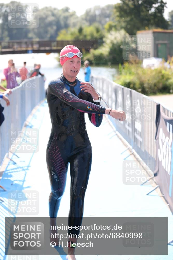 25.08.2024 - Elbe Triathlon Hamburg H.Heesch http://msf.ph/oto/6840998 25.08.2024 14:33:31 Schwimmen  meine-sportfotos.de