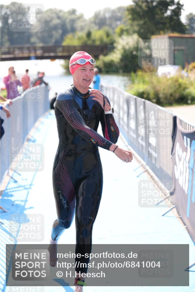 25.08.2024 - Elbe Triathlon Hamburg H.Heesch http://msf.ph/oto/6841004 25.08.2024 14:33:31 Schwimmen  meine-sportfotos.de