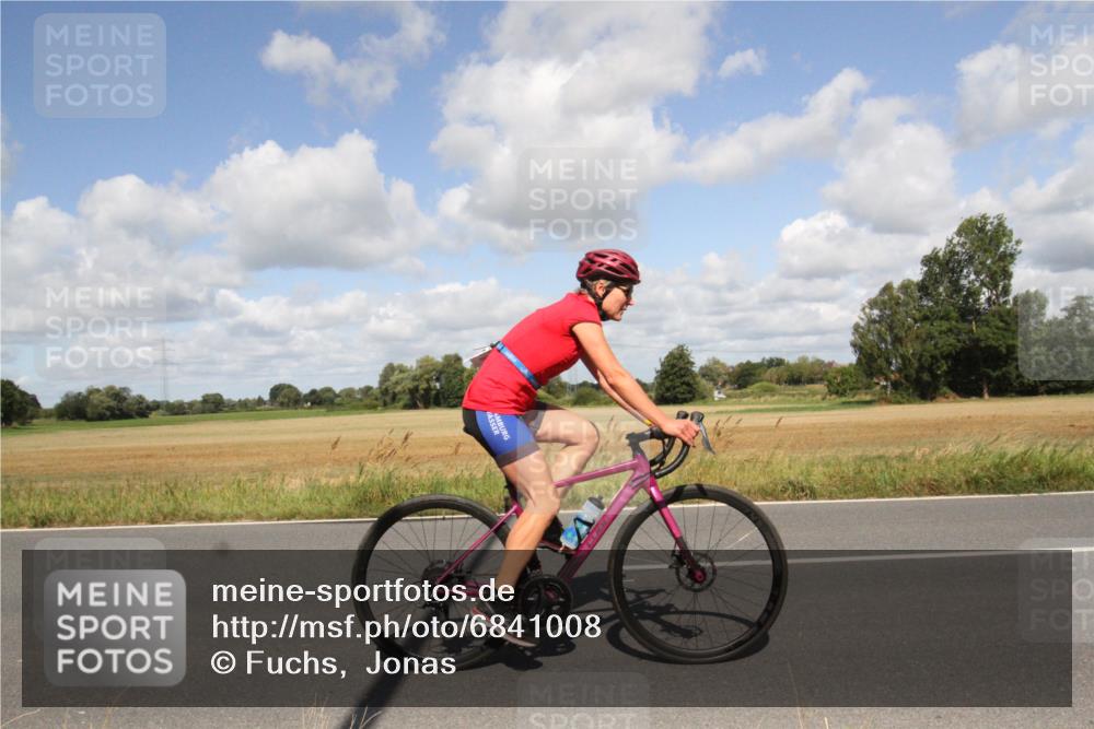 25.08.2024 - Elbe Triathlon Hamburg Fuchs,  Jonas http://msf.ph/oto/6841008 25.08.2024 11:12:45 Radfahren 1672, 1595, 1590, 1554, 1576, 1512, 1550, 1493 meine-sportfotos.de