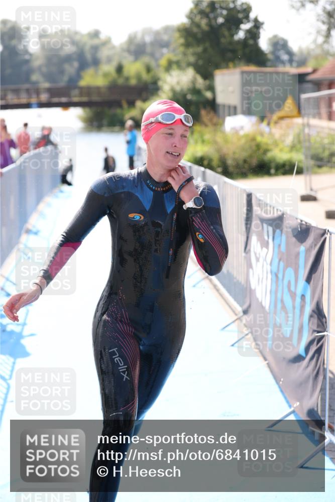 25.08.2024 - Elbe Triathlon Hamburg H.Heesch http://msf.ph/oto/6841015 25.08.2024 14:33:32 Schwimmen  meine-sportfotos.de