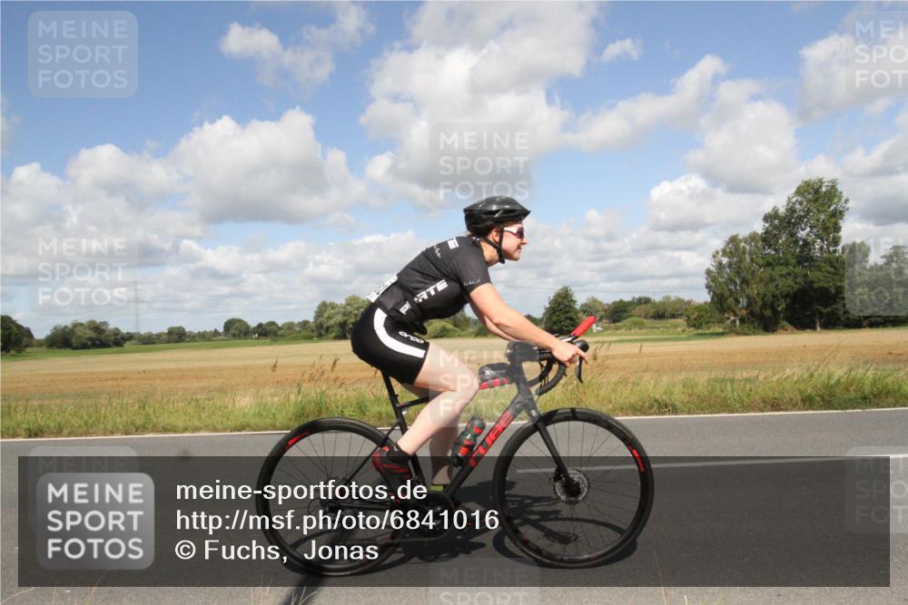 25.08.2024 - Elbe Triathlon Hamburg Fuchs,  Jonas http://msf.ph/oto/6841016 25.08.2024 11:12:48 Radfahren 1554, 1576, 1512, 1550, 1493, 1539, 1533 meine-sportfotos.de