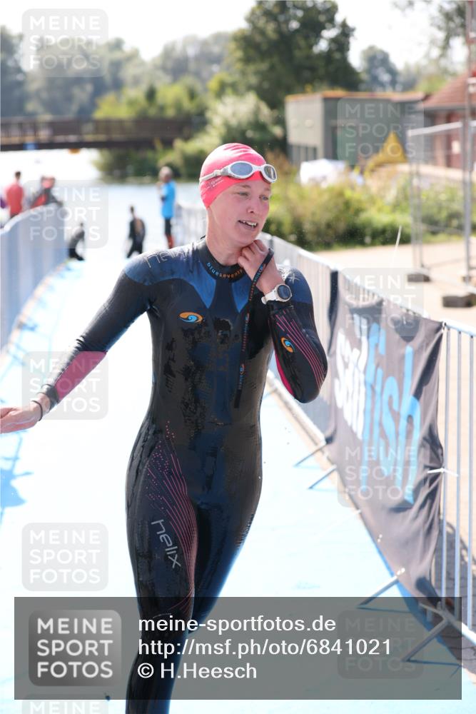 25.08.2024 - Elbe Triathlon Hamburg H.Heesch http://msf.ph/oto/6841021 25.08.2024 14:33:32 Schwimmen  meine-sportfotos.de