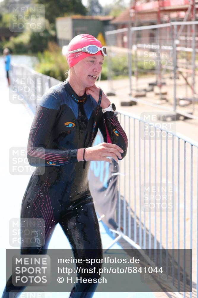 25.08.2024 - Elbe Triathlon Hamburg H.Heesch http://msf.ph/oto/6841044 25.08.2024 14:33:32 Schwimmen  meine-sportfotos.de
