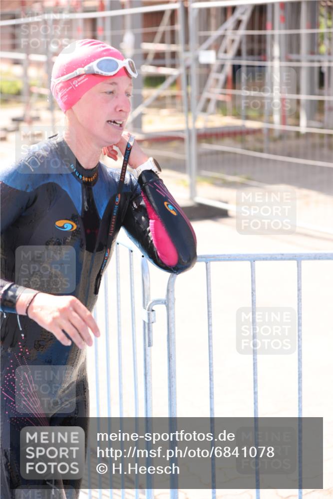 25.08.2024 - Elbe Triathlon Hamburg H.Heesch http://msf.ph/oto/6841078 25.08.2024 14:33:32 Schwimmen  meine-sportfotos.de