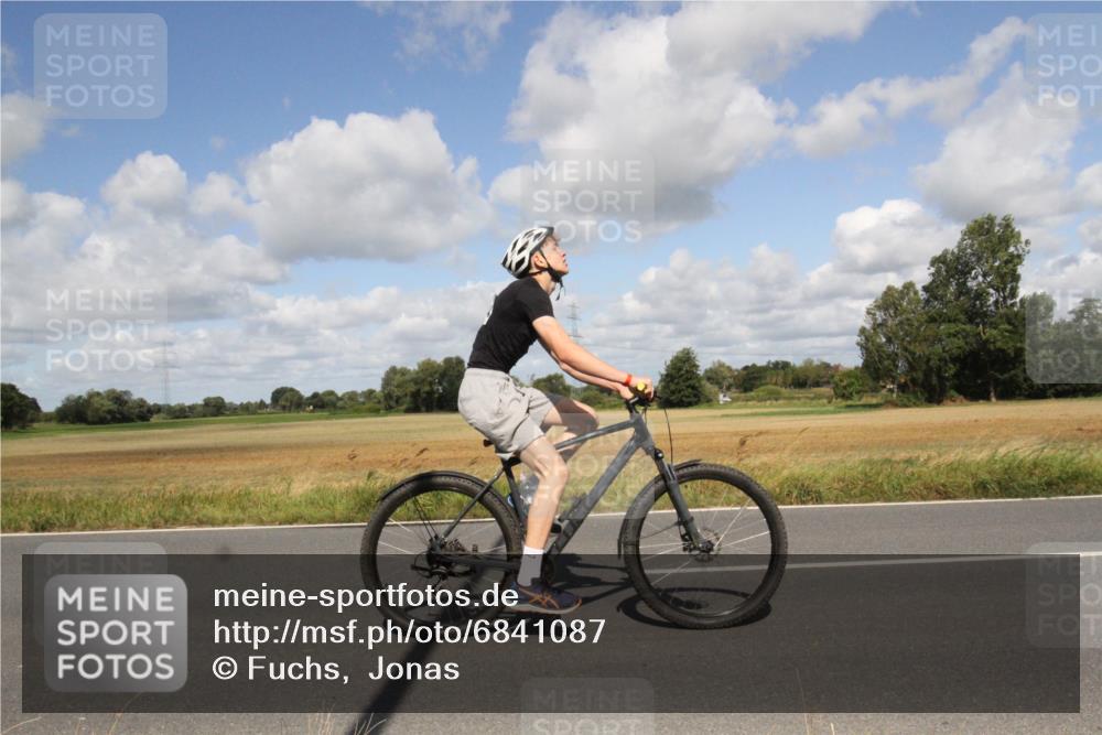 25.08.2024 - Elbe Triathlon Hamburg Fuchs,  Jonas http://msf.ph/oto/6841087 25.08.2024 11:13:30 Radfahren 1585, 1604 meine-sportfotos.de