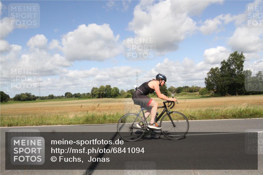 25.08.2024 - Elbe Triathlon Hamburg Fuchs,  Jonas http://msf.ph/oto/6841094 25.08.2024 11:13:47 Radfahren 151 meine-sportfotos.de