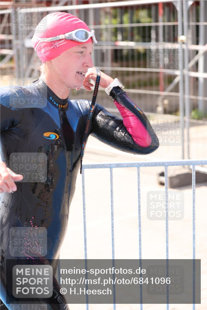 25.08.2024 - Elbe Triathlon Hamburg H.Heesch http://msf.ph/oto/6841096 25.08.2024 14:33:32 Schwimmen  meine-sportfotos.de