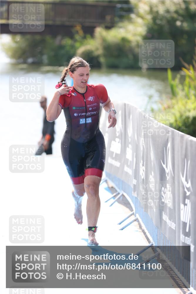 25.08.2024 - Elbe Triathlon Hamburg H.Heesch http://msf.ph/oto/6841100 25.08.2024 14:33:50 Schwimmen  meine-sportfotos.de