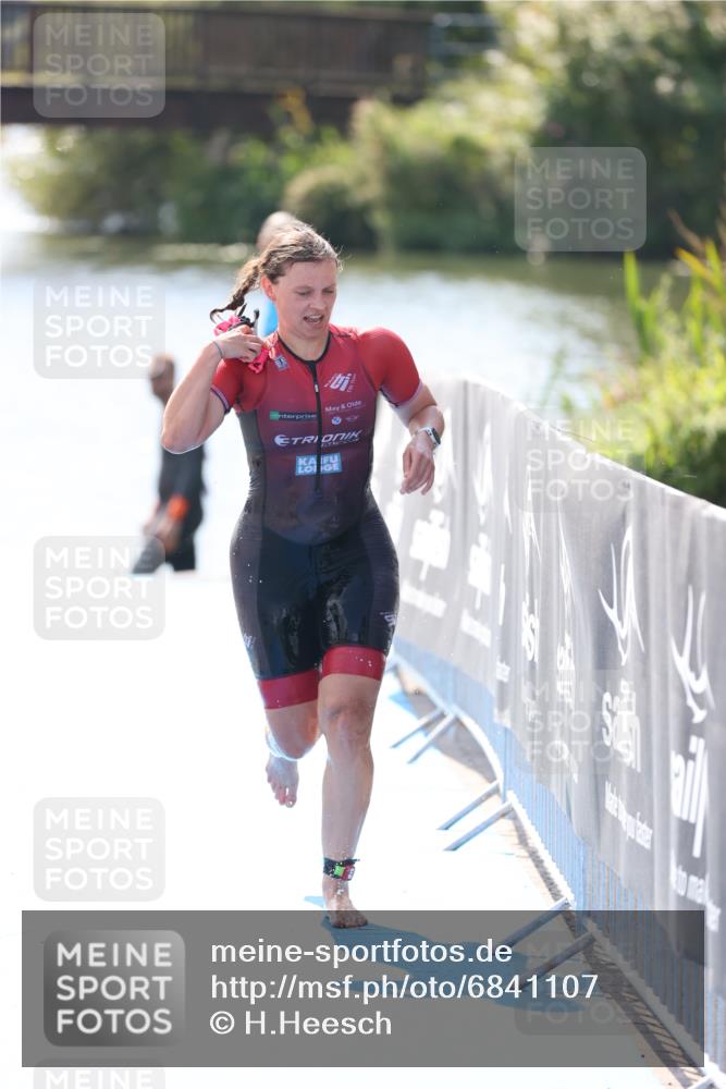 25.08.2024 - Elbe Triathlon Hamburg H.Heesch http://msf.ph/oto/6841107 25.08.2024 14:33:50 Schwimmen  meine-sportfotos.de