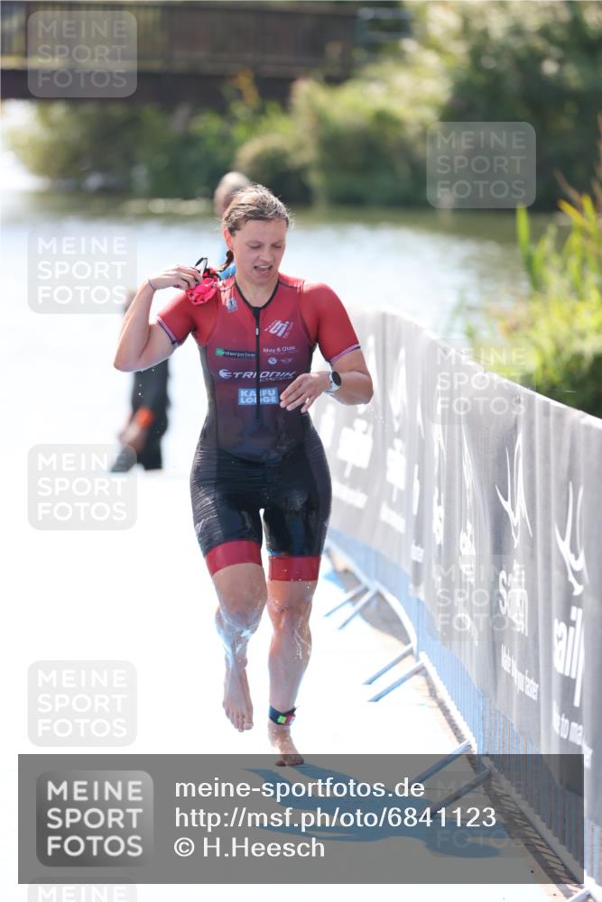 25.08.2024 - Elbe Triathlon Hamburg H.Heesch http://msf.ph/oto/6841123 25.08.2024 14:33:51 Schwimmen  meine-sportfotos.de