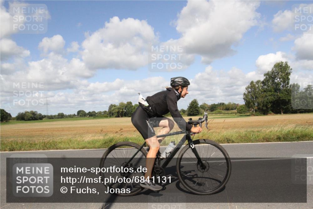 25.08.2024 - Elbe Triathlon Hamburg Fuchs,  Jonas http://msf.ph/oto/6841131 25.08.2024 11:14:24 Radfahren 1486, 757, 1716 meine-sportfotos.de
