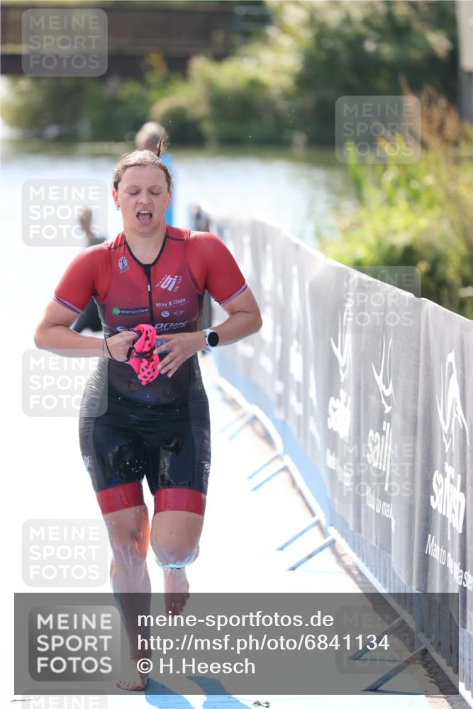 25.08.2024 - Elbe Triathlon Hamburg H.Heesch http://msf.ph/oto/6841134 25.08.2024 14:33:51 Schwimmen  meine-sportfotos.de