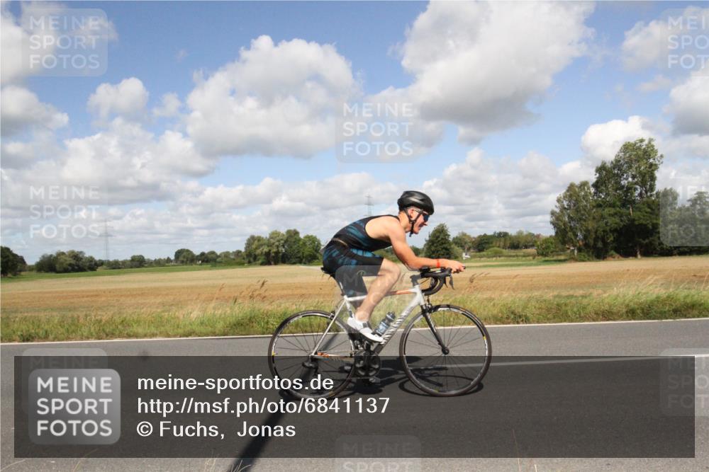 25.08.2024 - Elbe Triathlon Hamburg Fuchs,  Jonas http://msf.ph/oto/6841137 25.08.2024 11:14:26 Radfahren 1486, 757, 1716 meine-sportfotos.de