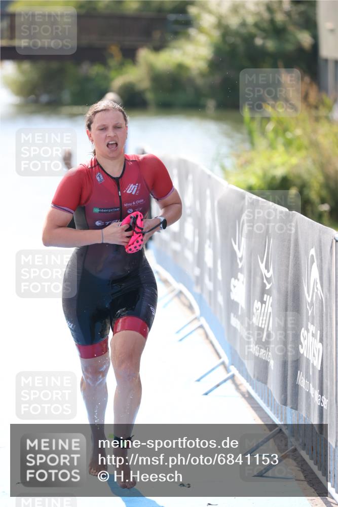 25.08.2024 - Elbe Triathlon Hamburg H.Heesch http://msf.ph/oto/6841153 25.08.2024 14:33:52 Schwimmen  meine-sportfotos.de
