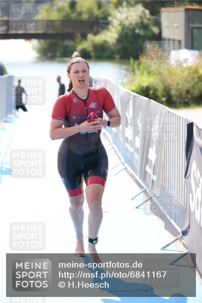 25.08.2024 - Elbe Triathlon Hamburg H.Heesch http://msf.ph/oto/6841167 25.08.2024 14:33:52 Schwimmen  meine-sportfotos.de