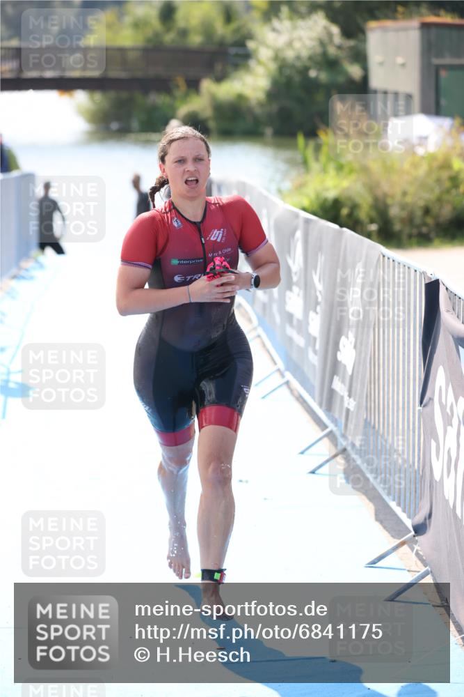 25.08.2024 - Elbe Triathlon Hamburg H.Heesch http://msf.ph/oto/6841175 25.08.2024 14:33:52 Schwimmen  meine-sportfotos.de