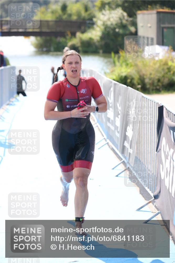 25.08.2024 - Elbe Triathlon Hamburg H.Heesch http://msf.ph/oto/6841183 25.08.2024 14:33:52 Schwimmen  meine-sportfotos.de