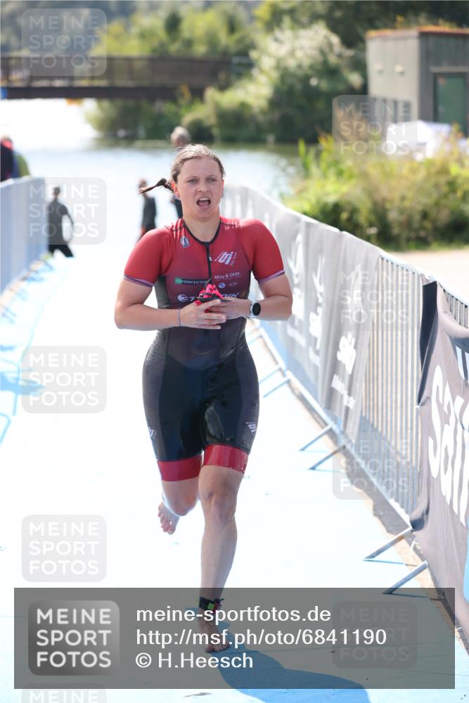 25.08.2024 - Elbe Triathlon Hamburg H.Heesch http://msf.ph/oto/6841190 25.08.2024 14:33:52 Schwimmen  meine-sportfotos.de