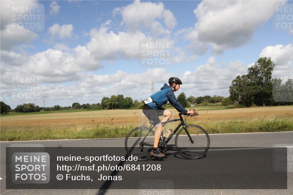 25.08.2024 - Elbe Triathlon Hamburg Fuchs,  Jonas http://msf.ph/oto/6841208 25.08.2024 11:15:15 Radfahren 1630, 1567 meine-sportfotos.de