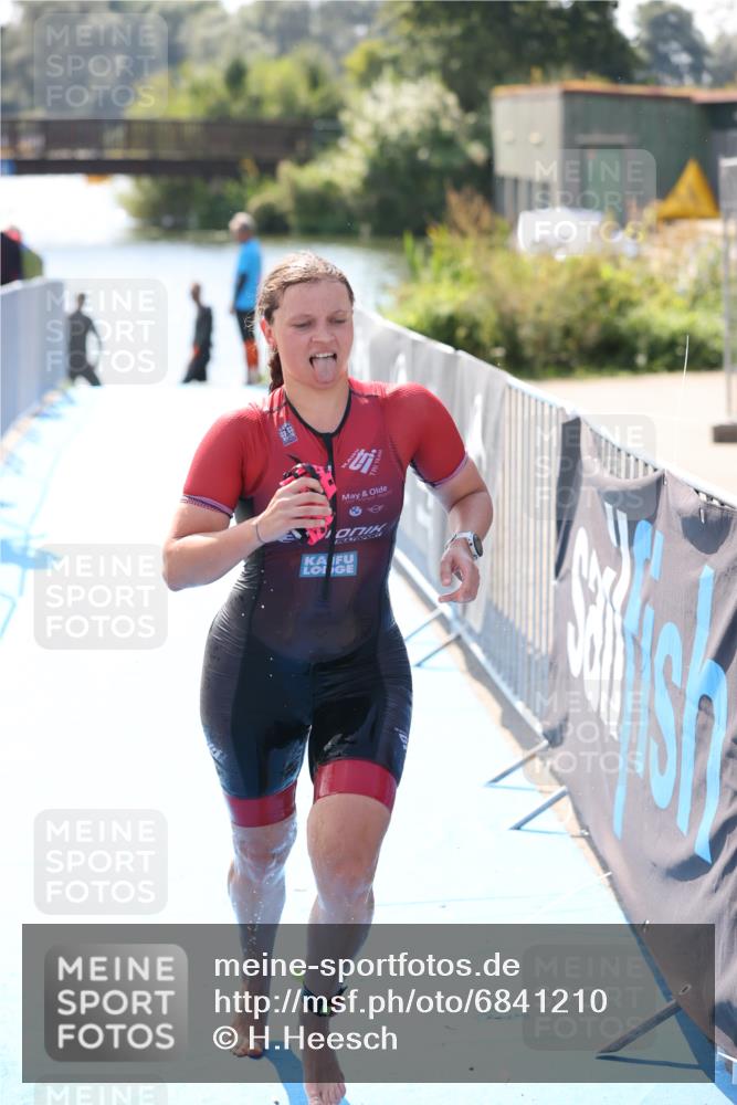25.08.2024 - Elbe Triathlon Hamburg H.Heesch http://msf.ph/oto/6841210 25.08.2024 14:33:53 Schwimmen  meine-sportfotos.de