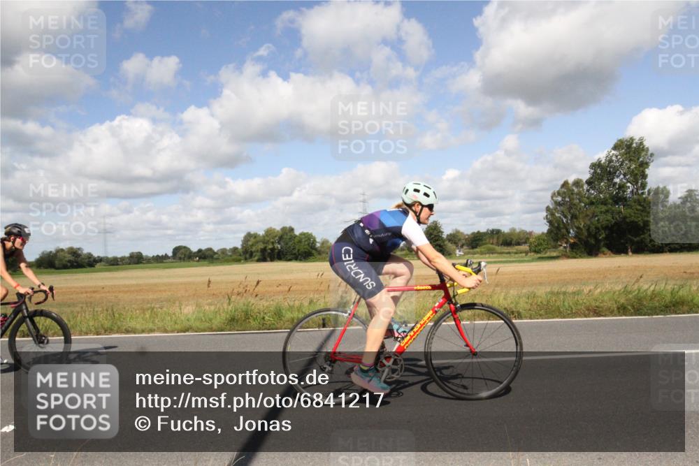 25.08.2024 - Elbe Triathlon Hamburg Fuchs,  Jonas http://msf.ph/oto/6841217 25.08.2024 11:15:22 Radfahren 1689, 1528, 1645 meine-sportfotos.de