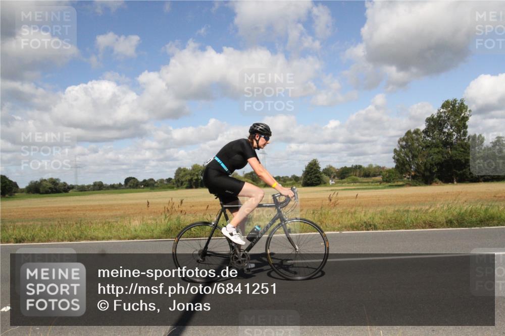 25.08.2024 - Elbe Triathlon Hamburg Fuchs,  Jonas http://msf.ph/oto/6841251 25.08.2024 11:15:39 Radfahren 1509, 1513 meine-sportfotos.de