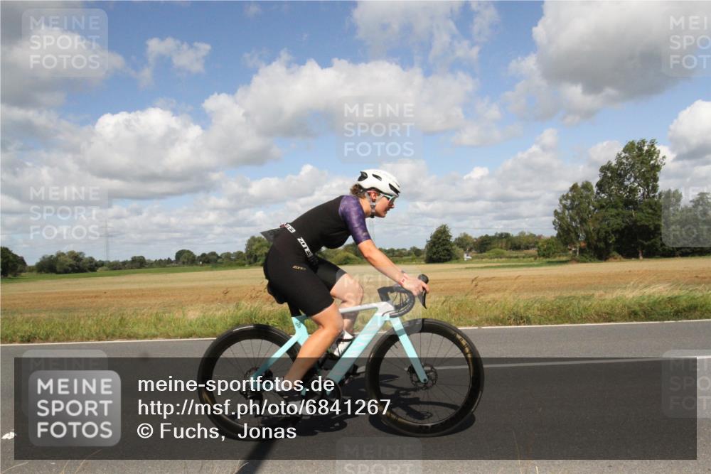 25.08.2024 - Elbe Triathlon Hamburg Fuchs,  Jonas http://msf.ph/oto/6841267 25.08.2024 11:15:54 Radfahren 1489, 1690, 1543 meine-sportfotos.de