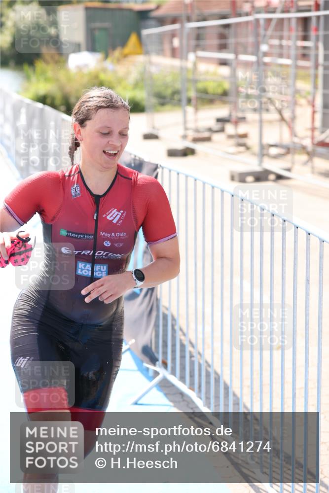 25.08.2024 - Elbe Triathlon Hamburg H.Heesch http://msf.ph/oto/6841274 25.08.2024 14:33:53 Schwimmen  meine-sportfotos.de