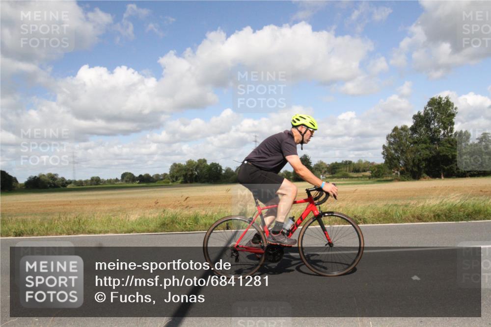 25.08.2024 - Elbe Triathlon Hamburg Fuchs,  Jonas http://msf.ph/oto/6841281 25.08.2024 11:16:33 Radfahren 1431 meine-sportfotos.de