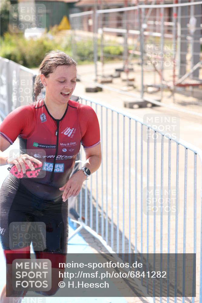 25.08.2024 - Elbe Triathlon Hamburg H.Heesch http://msf.ph/oto/6841282 25.08.2024 14:33:53 Schwimmen  meine-sportfotos.de